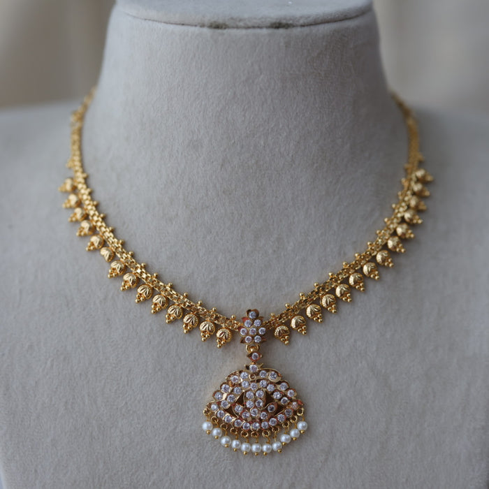 Heritage gold plated white stone design short necklace H1882