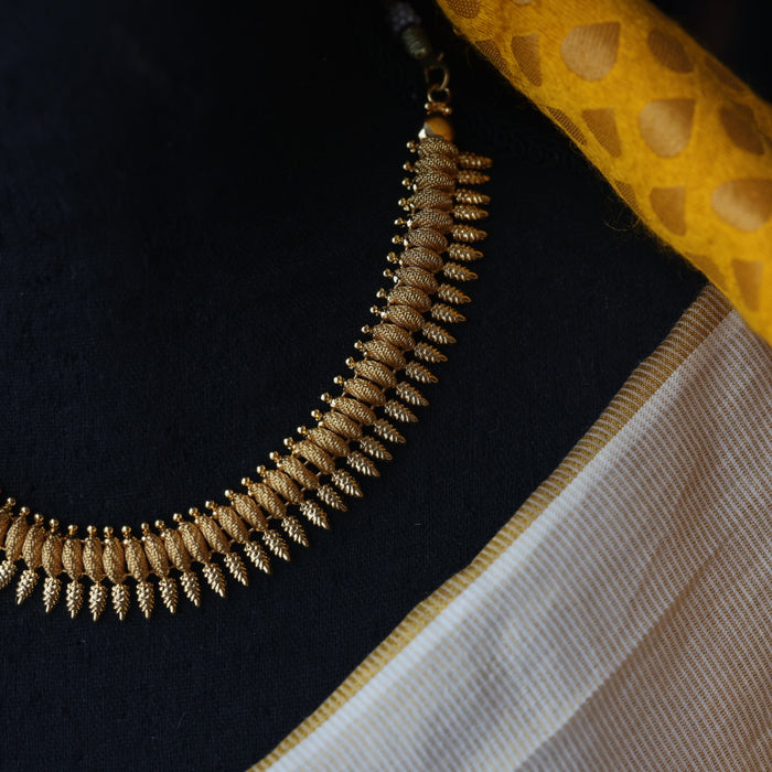 Heritage gold plated short necklace H1232