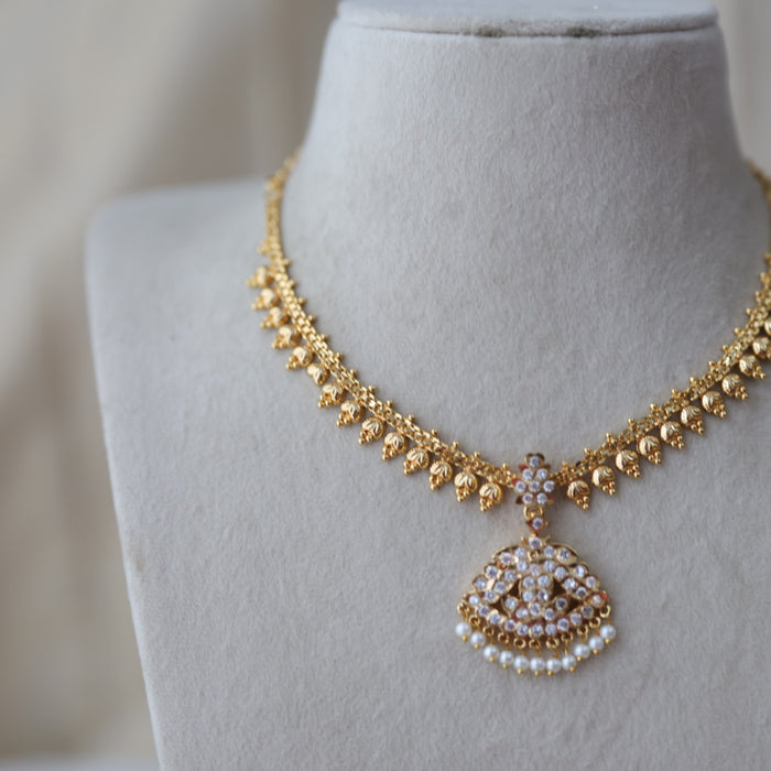 Heritage gold plated white stone design short necklace H1882