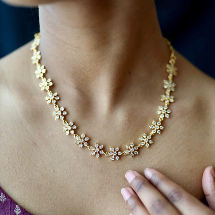 Heritage gold plated white choker short necklace H001