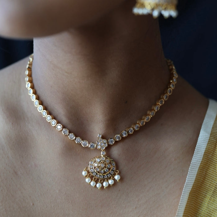 Heritage gold plated white short necklace H8900
