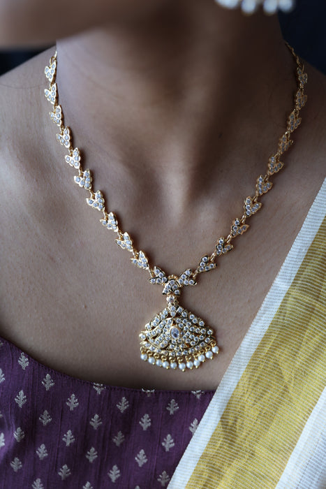 Heritage gold plated white stone short necklace H8901