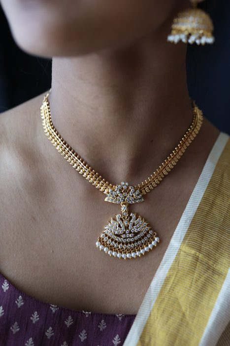 Heritage gold plated white stone short necklace H8907