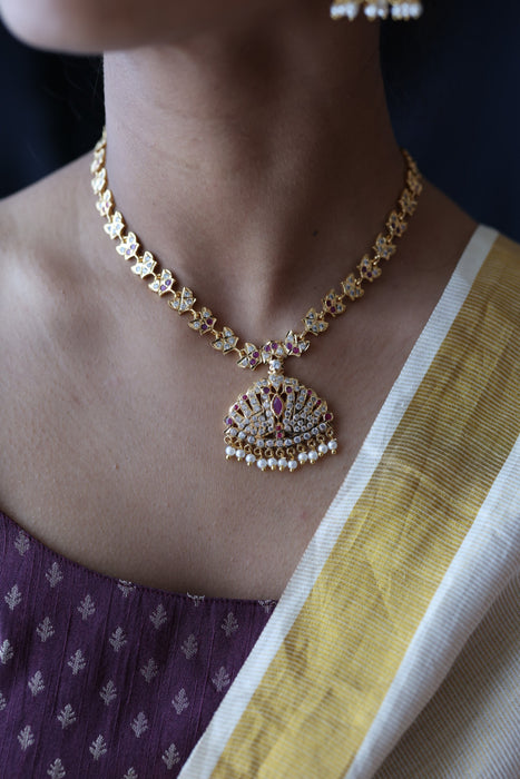 Heritage gold plated ruby white stone short necklace H8902