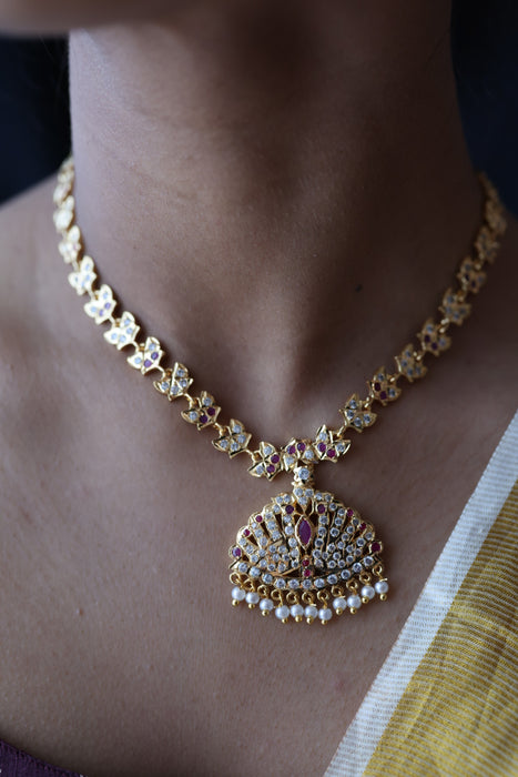 Heritage gold plated ruby white stone short necklace H8902