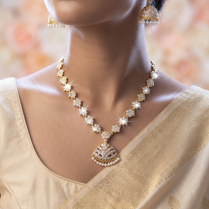Heritage gold plated white stone short necklace H8905