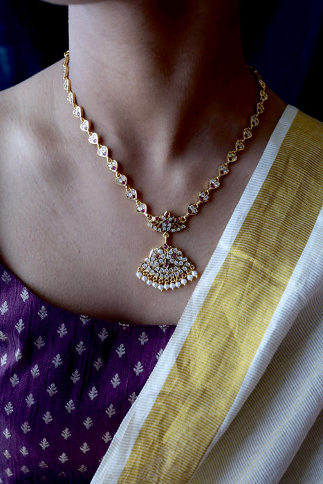 Heritage gold plated ruby white stone short necklace H8908