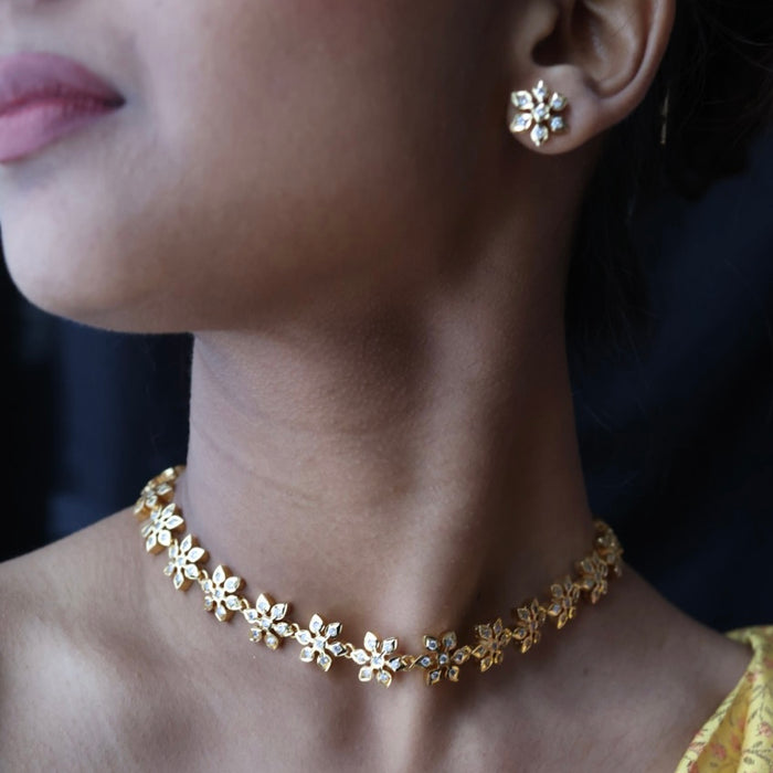 Heritage  white stone choker necklace and earrings h45332