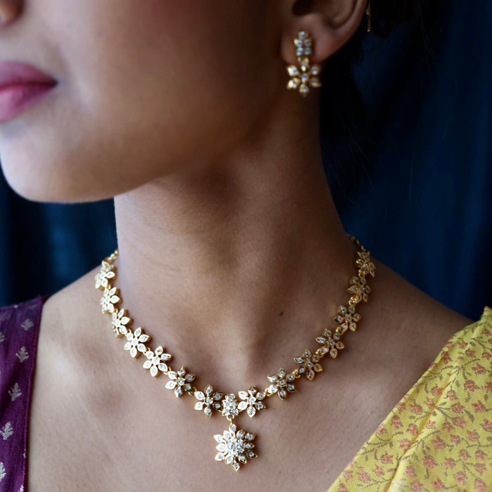 Heritage gold plated short necklace with earrings H1237