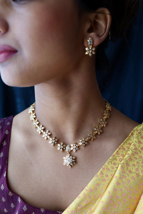 Heritage gold plated short necklace with earrings H1237