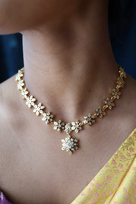 Heritage gold plated short necklace with earrings H1237