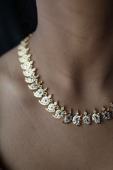 Heritage gold plated ruby white stone mango short necklace H8911