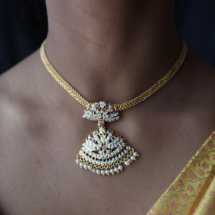 Heritage gold plated ruby white stone short necklace H8912