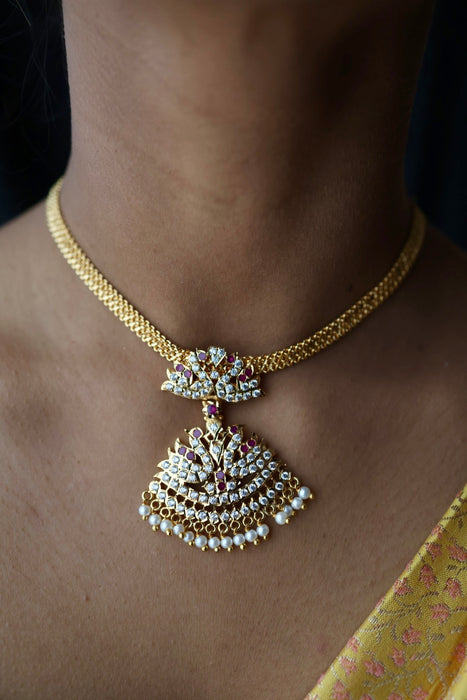 Heritage gold plated ruby white stone short necklace H8912