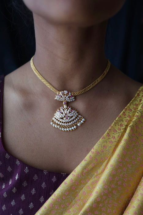 Heritage gold plated ruby white stone short necklace H8912