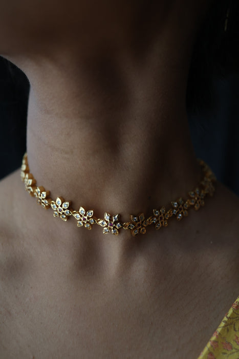 Heritage gold plated ruby white stone short necklace H8909