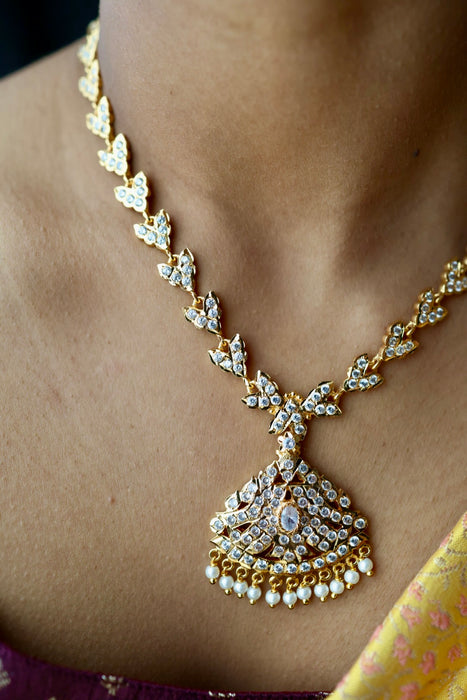 Heritage gold plated ruby white stone short necklace H8917