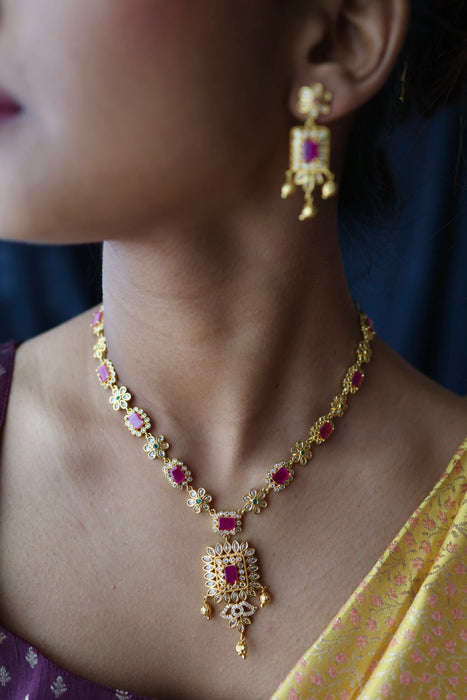 Heritage gold plated ruby white stone short necklace H8913