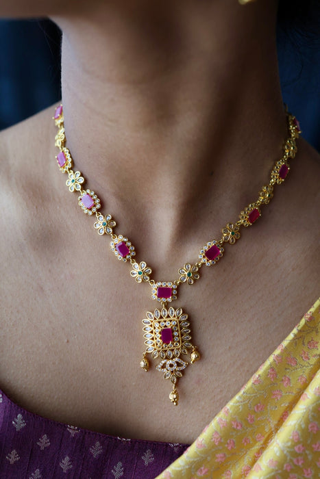 Heritage gold plated ruby white stone short necklace H8913