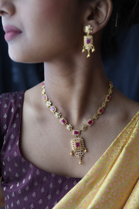 Heritage gold plated ruby white stone short necklace H8913