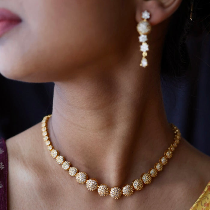 Heritage gold plated ruby white stone short necklace H8914