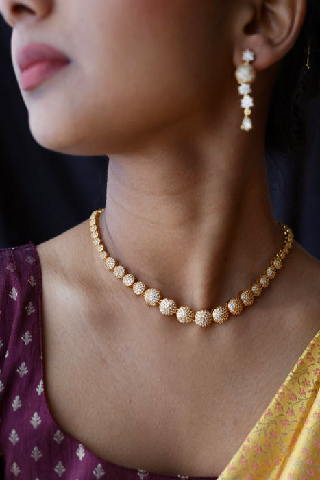 Heritage gold plated ruby white stone short necklace H8914