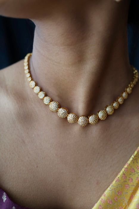 Heritage gold plated ruby white stone short necklace H8914