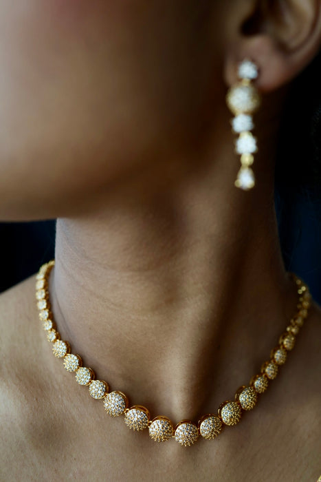 Heritage gold plated ruby white stone short necklace H8914