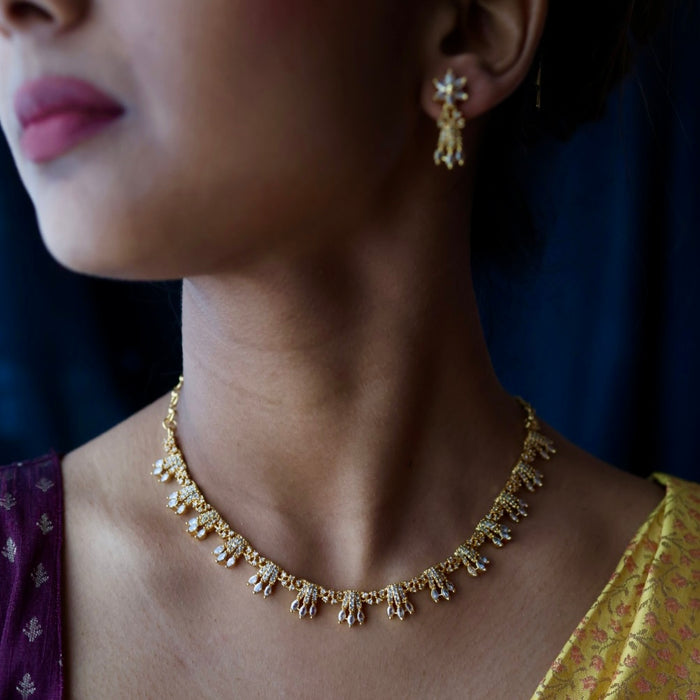 Heritage gold plated white stone short necklace H8916