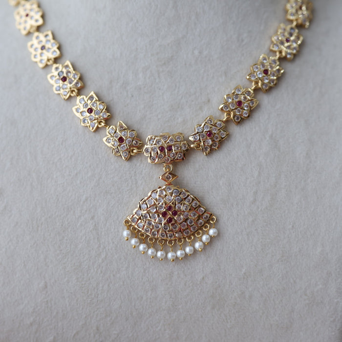 Heritage gold plated ruby white stone short necklace H6078
