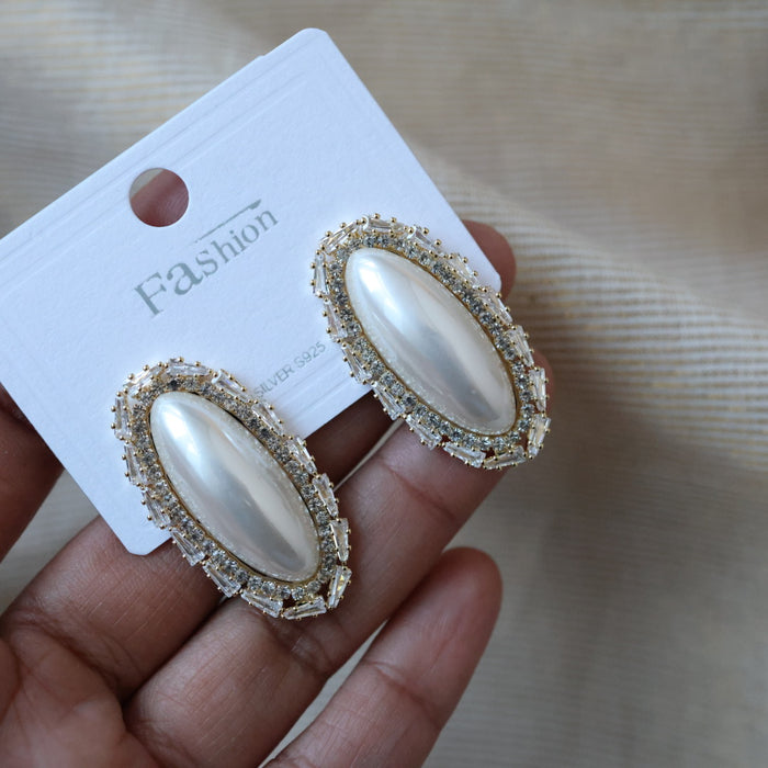 Heritage white stone studd earrings HS452