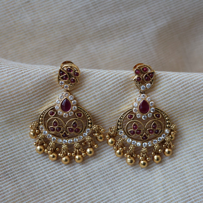 Heritage white stone studd earrings HS452