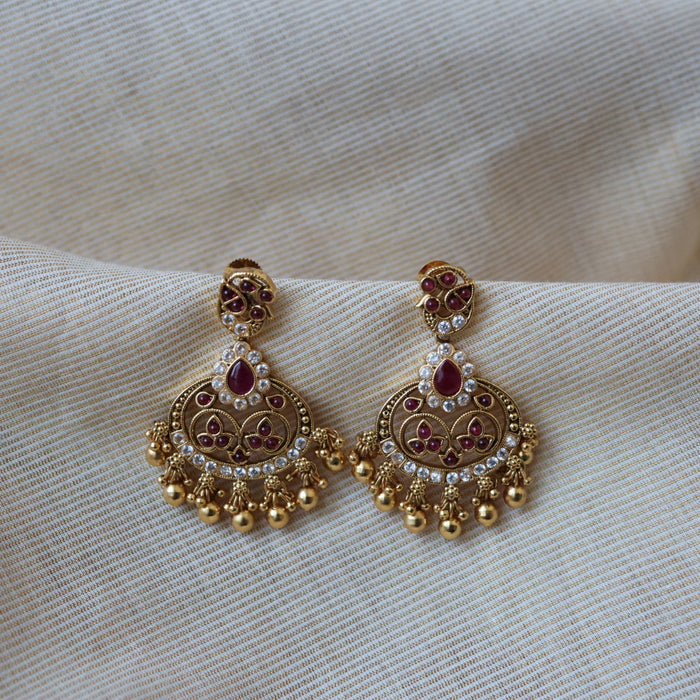 Heritage white stone studd earrings HS452