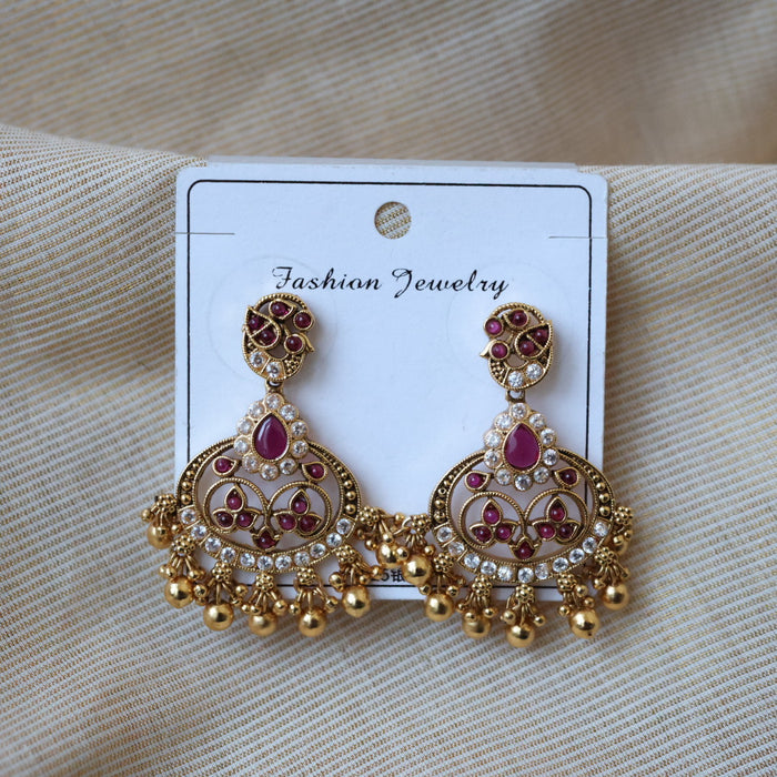 Heritage white stone studd earrings HS452