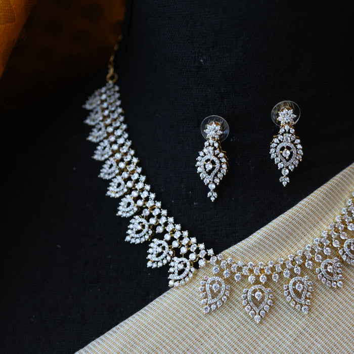 Heritage white stone short necklace with earrings H900