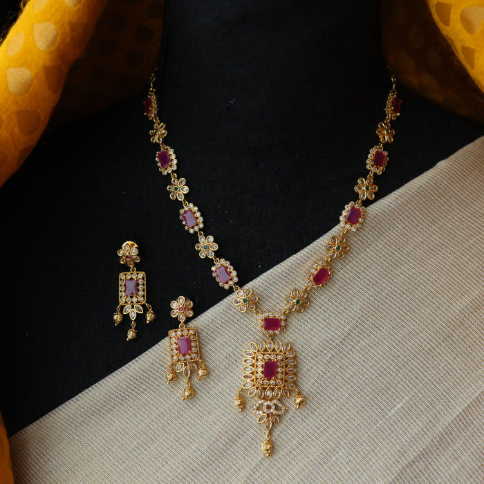 Heritage gold plated ruby white stone short necklace H8913