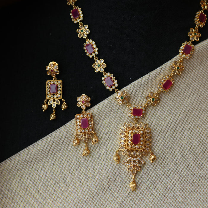 Heritage gold plated ruby white stone short necklace H8913