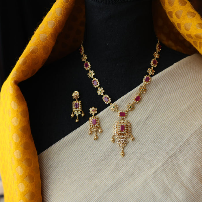 Heritage gold plated ruby white stone short necklace H8913