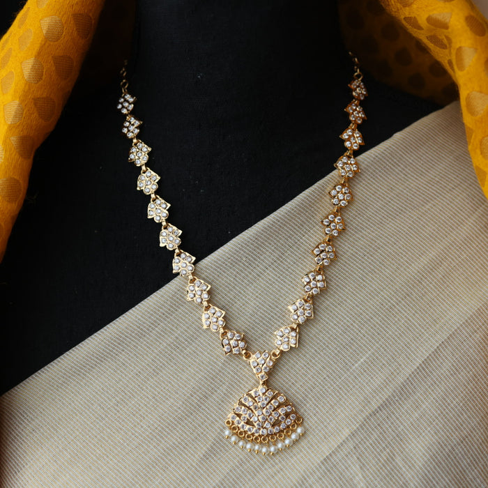 Heritage gold plated white stone short necklace H8905