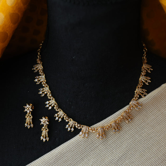 Heritage gold plated white stone short necklace H8916