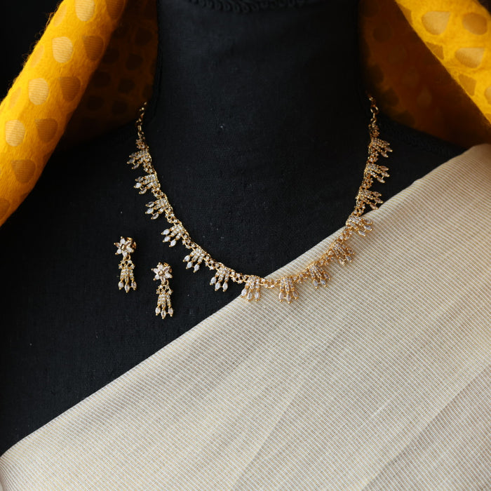 Heritage gold plated white stone short necklace H8916