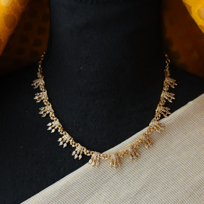Heritage gold plated white stone short necklace H8916