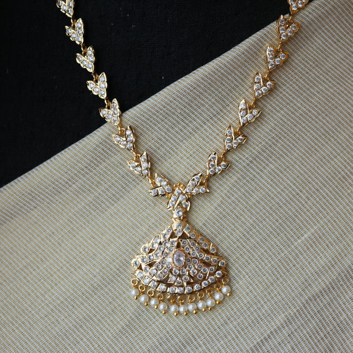 Heritage gold plated white stone short necklace H8901