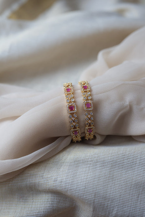 Heritage gold plated white stone bangle HB35232
