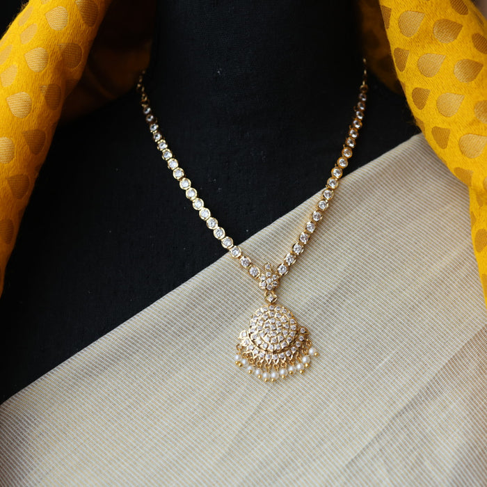 Heritage gold plated white stone short necklace H8906