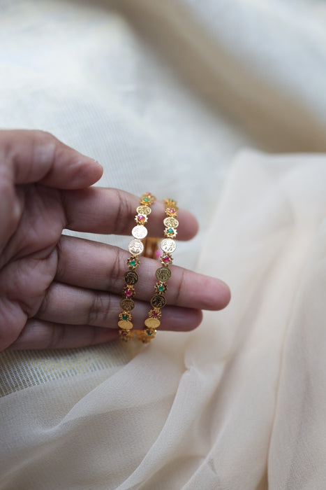 Heritage gold plated white stone bangle HB35566