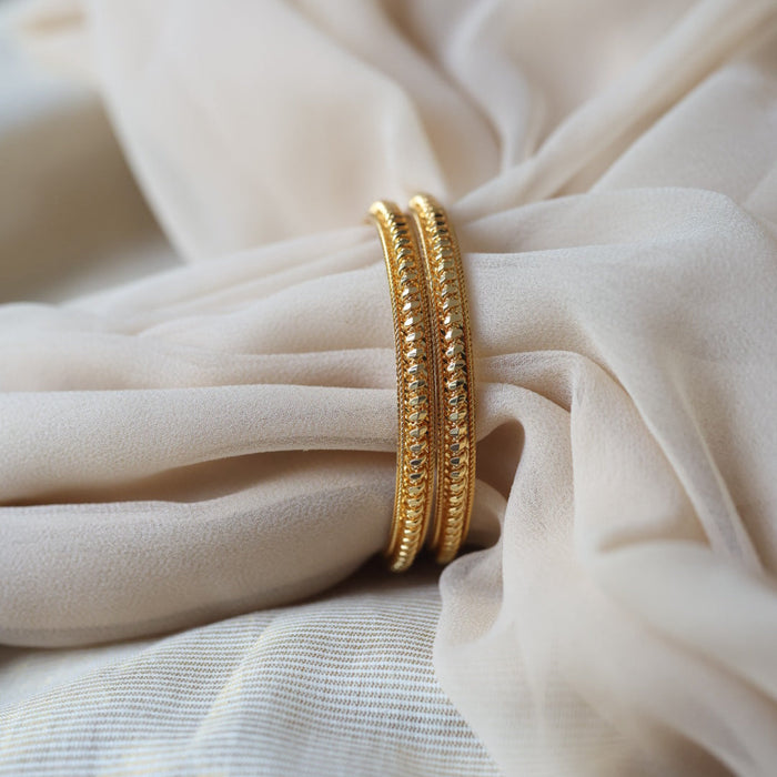 Heritage gold plated white stone bangle HB2344