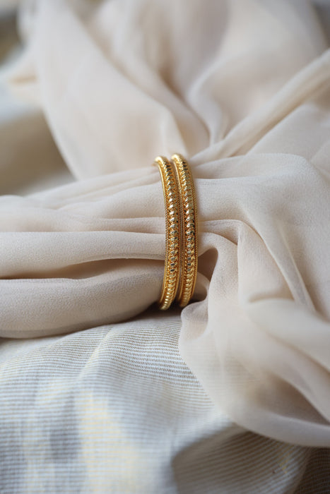 Heritage gold plated white stone bangle HB2344