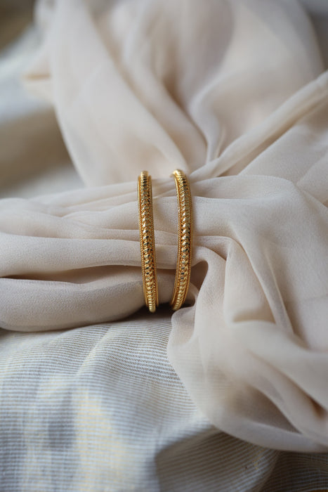 Heritage gold plated white stone bangle HB2344