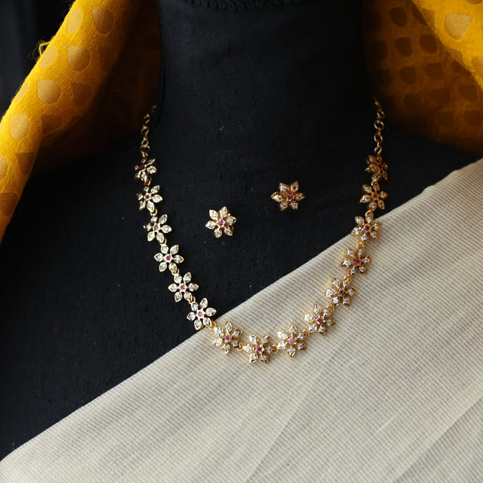 Heritage gold plated ruby white stone short necklace H8909